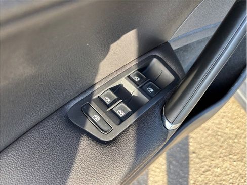 Used 2017 Volkswagen Golf Wolfsburg Edition image 20