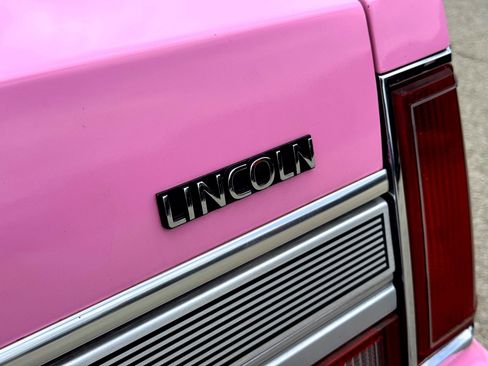 Used 1989 Lincoln Town Car Signature image 10