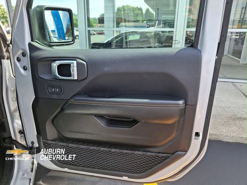 Used 2024 Jeep Wrangler Unlimited Sahara AWD/4WD image 13