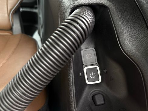 Used 2017 Chrysler Pacifica Limited image 22