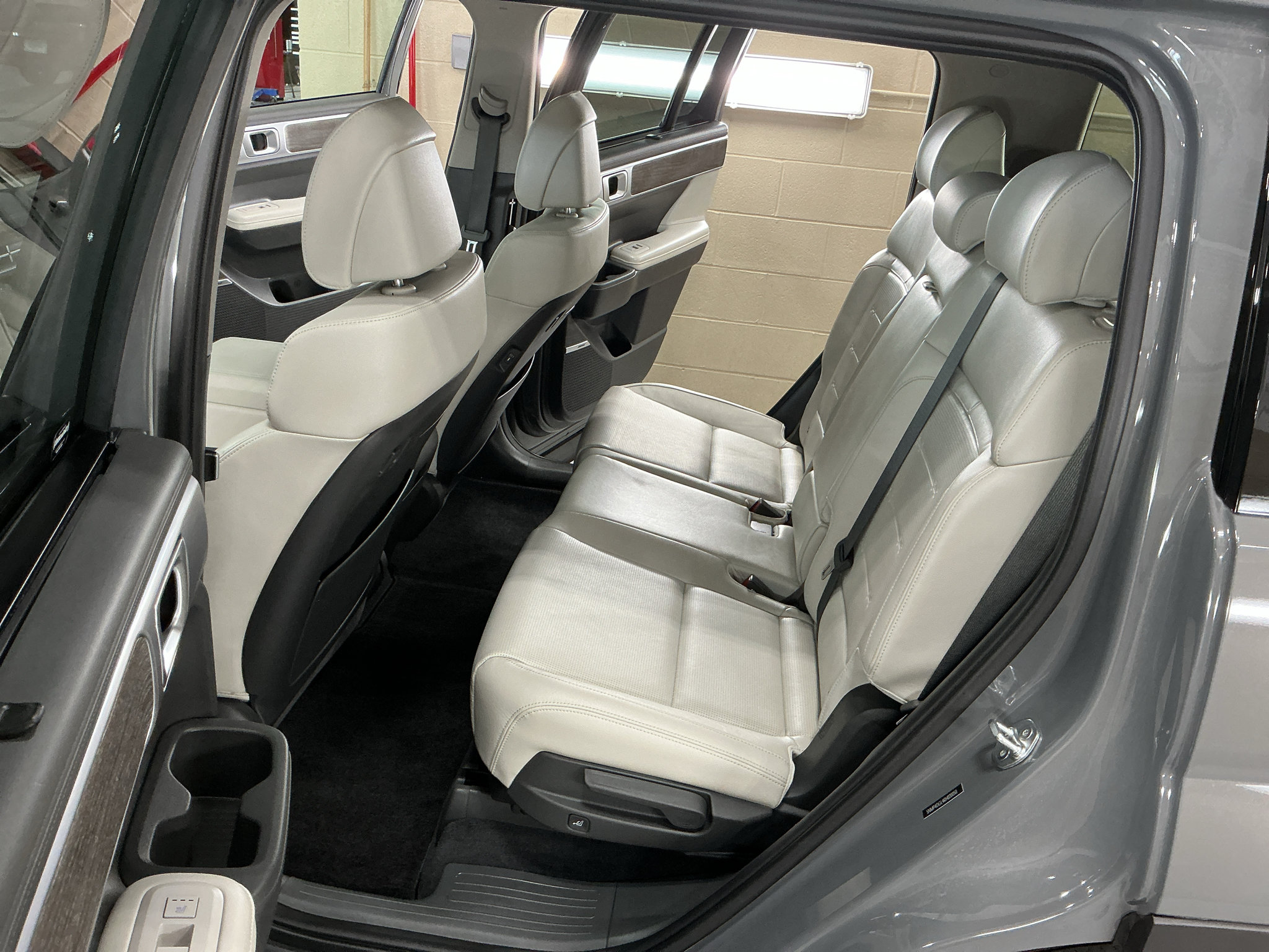 Certified 2024 Hyundai Santa Fe Limited AWD/4WD image 13