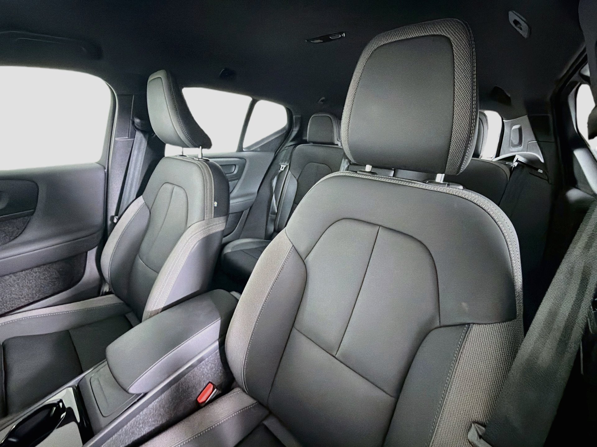 Certified 2023 Volvo XC40 Recharge Core w/ Protection Package Premier AWD/4WD image 21