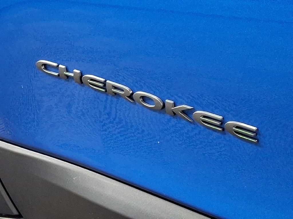 Used 2019 Jeep Cherokee Trailhawk w/ Cold Weather Group AWD/4WD image 30