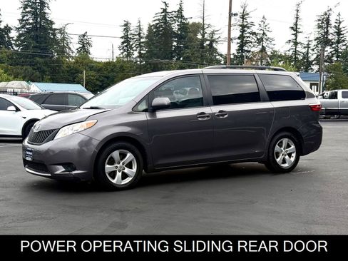 Used 2015 Toyota Sienna LE FWD image 4