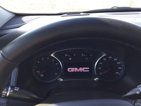 Used 2023 GMC Acadia SLT image 17