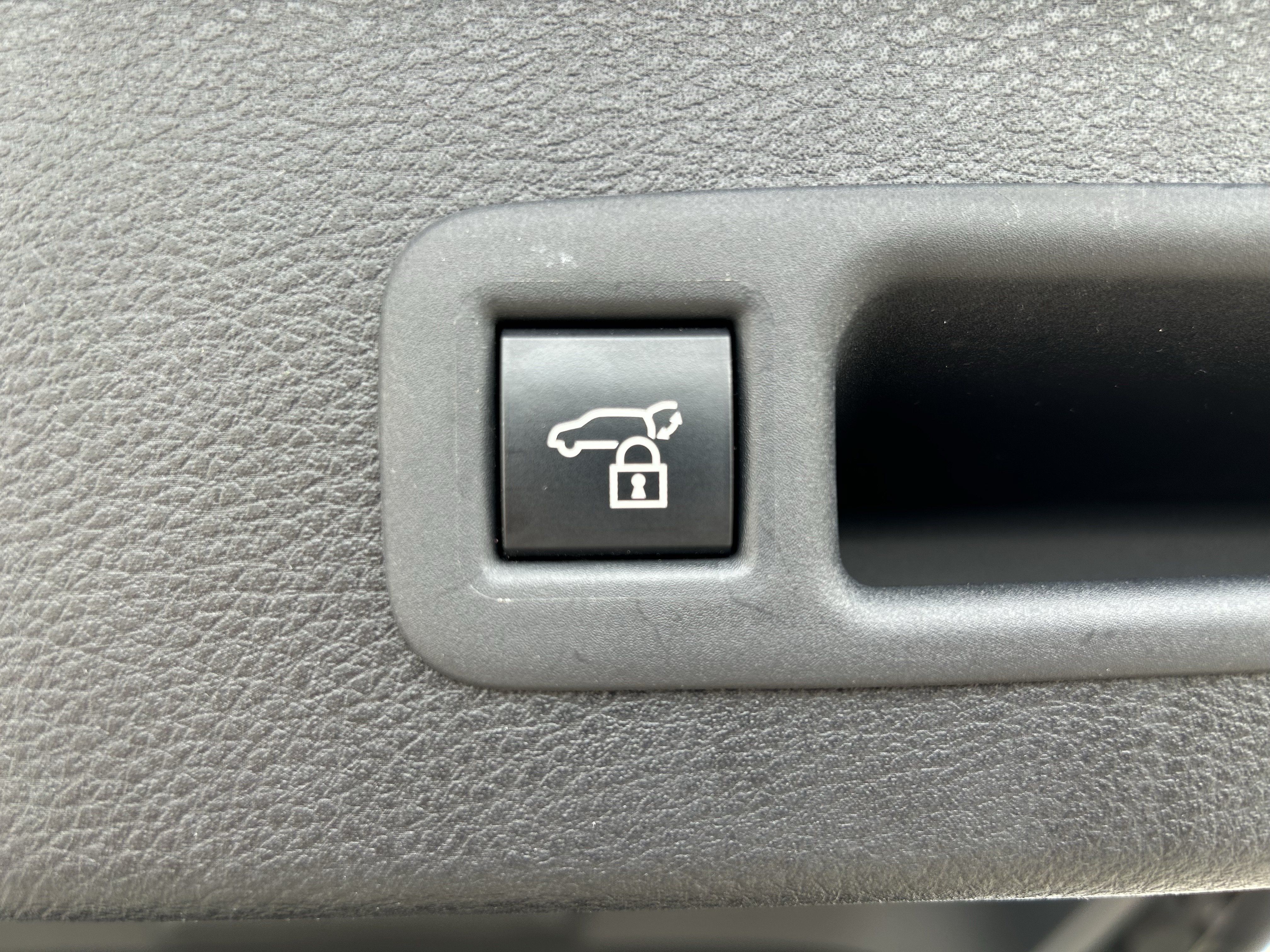 Certified 2025 Toyota Sienna XLE FWD image 26