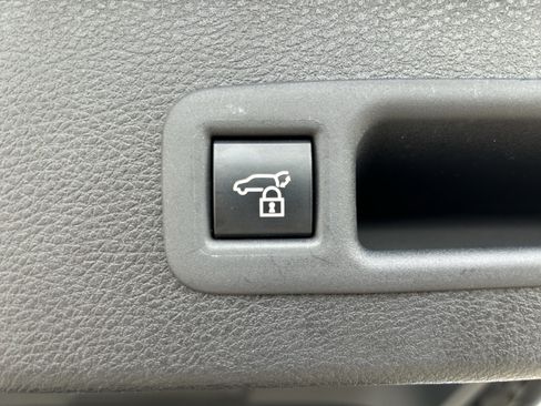 Certified 2025 Toyota Sienna XLE FWD image 26