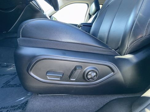 Used 2023 Jeep Grand Cherokee L Limited w/ Luxury Tech Group II AWD/4WD image 14