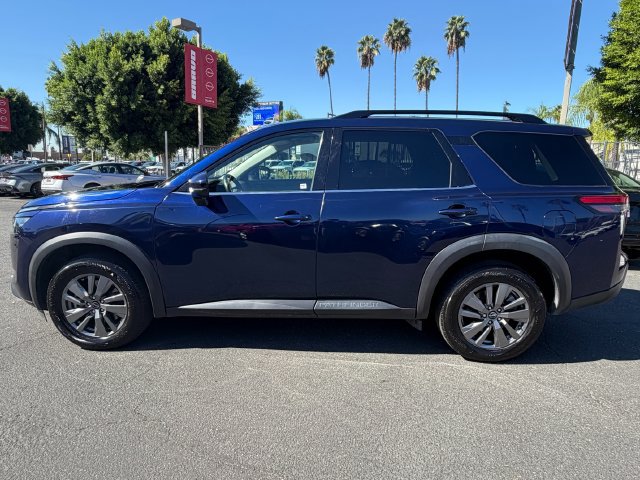 Used 2025 Nissan Pathfinder SV FWD image 4