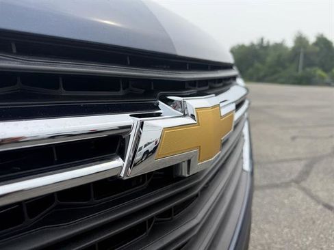 Used 2023 Chevrolet Traverse LS w/ Safety Package image 8