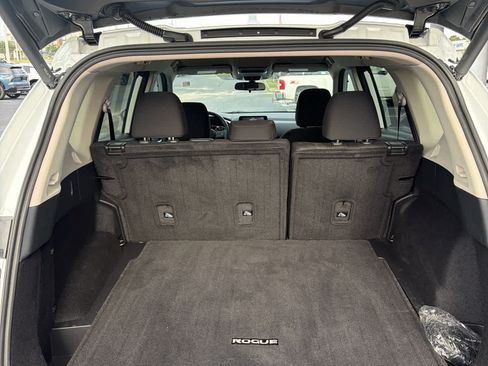 Used 2025 Nissan Rogue SV FWD image 11