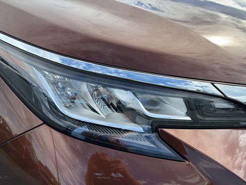 Used 2021 Toyota Sienna XLE FWD image 9