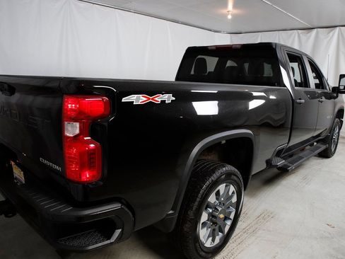 Used 2022 Chevrolet Silverado 2500 Custom image 3