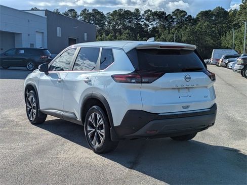 Used 2023 Nissan Rogue SV image 5