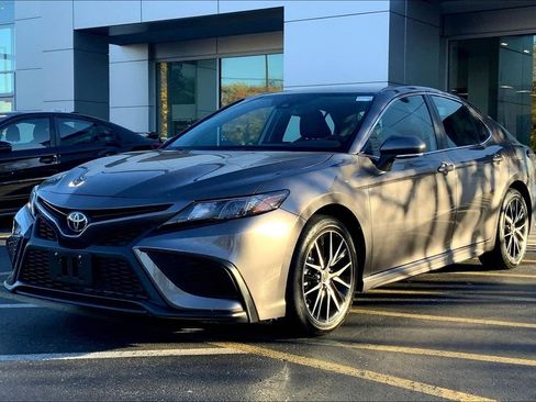 Used 2023 Toyota Camry SE image 13