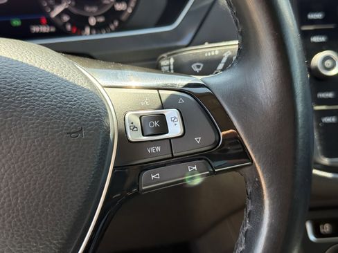 Used 2019 Volkswagen Tiguan SEL FWD image 17