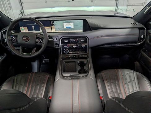 Used 2025 Nissan Armada PRO-4X w/ Pro-4X Premium Package image 13