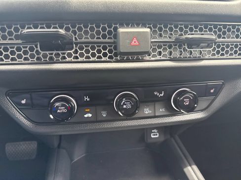 Certified 2025 Honda HR-V Sport image 32