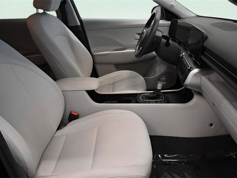 Used 2025 Hyundai Kona SEL image 18