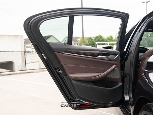 Used 2021 BMW M550i xDrive w/ Premium Package image 47