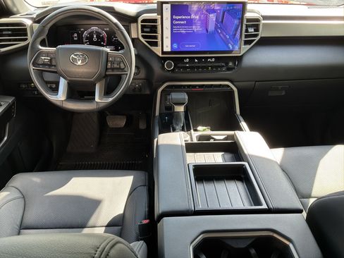 Used 2025 Toyota Tundra Limited AWD/4WD image 28