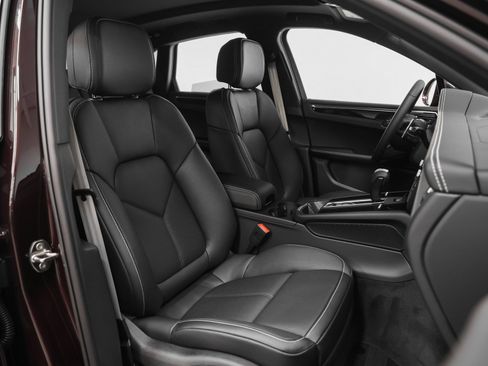Certified 2026 Porsche Macan AWD/4WD image 21