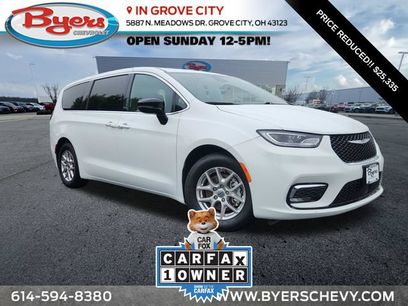 Used 2025 Chrysler Pacifica Select