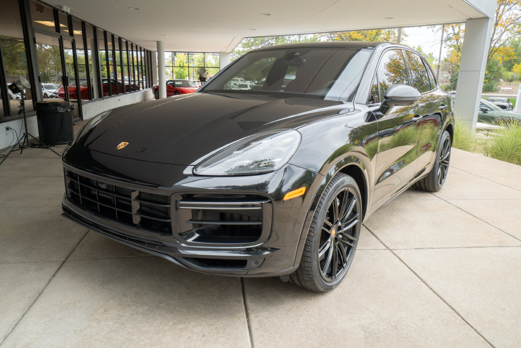 Used 2021 Porsche Cayenne Turbo AWD/4WD image 3