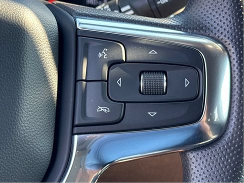 Used 2025 Chevrolet Blazer LT FWD image 16