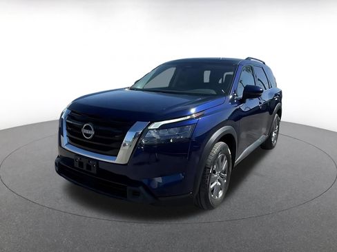 Used 2025 Nissan Pathfinder SV image 7