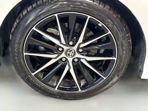 Used 2022 Toyota Camry SE w/ Convenience Package FWD image 30
