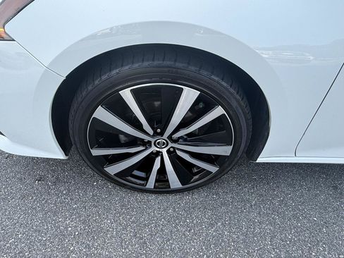 Used 2022 Nissan Altima 2.5 SR FWD image 11