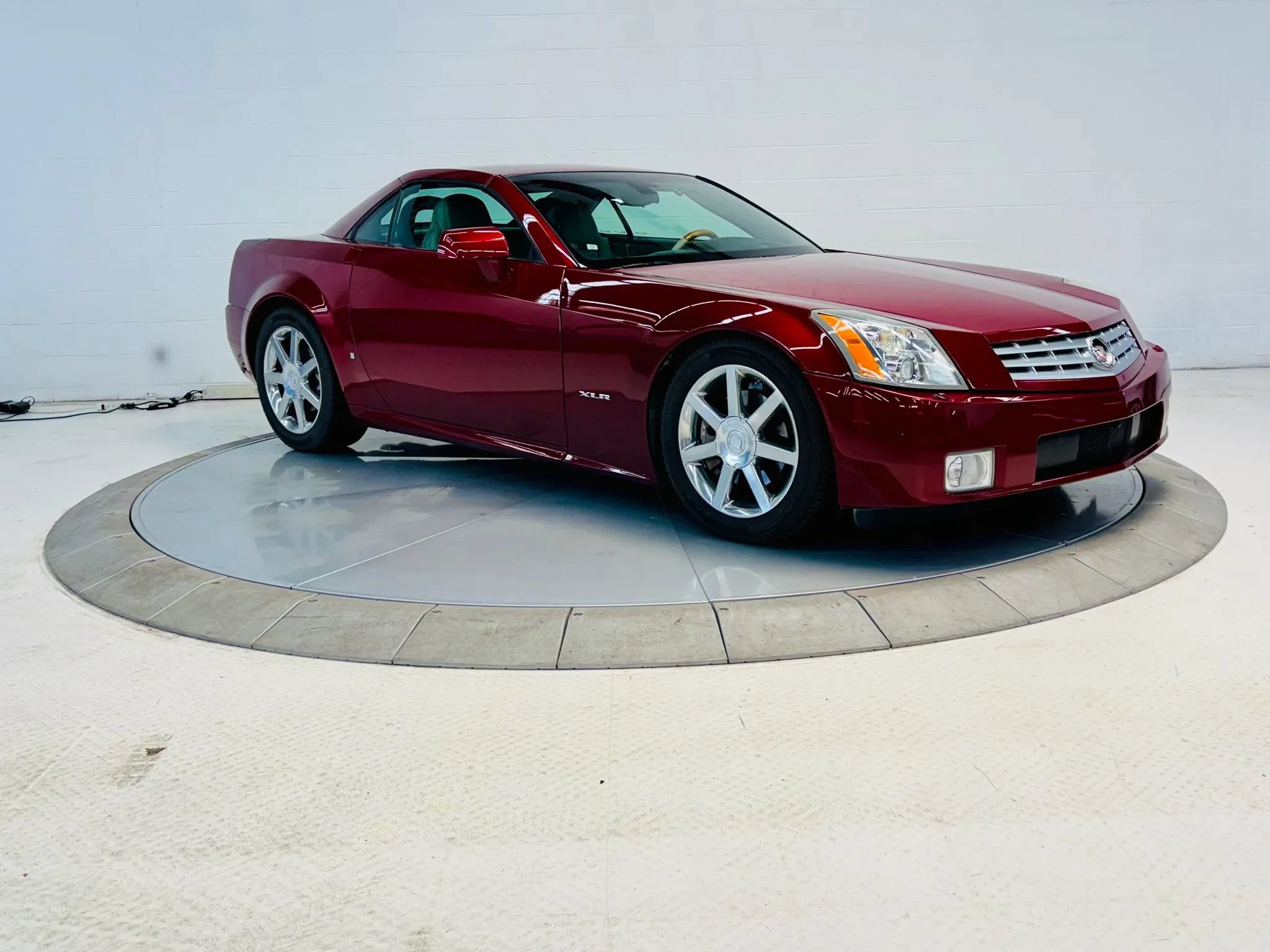 Used 2006 Cadillac XLR RWD image 20
