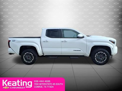 Used 2025 Toyota Tacoma TRD Sport AWD/4WD image 4