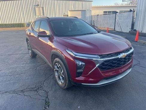 Used 2024 Chevrolet Trax LT w/ LT Convenience Package image 1