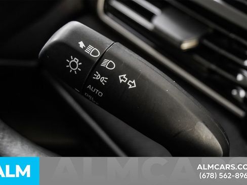 Used 2025 Toyota Camry LE image 28