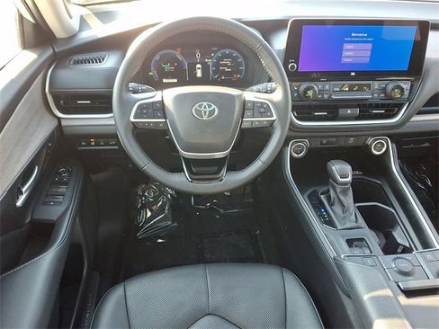 Used 2025 Toyota Grand Highlander AWD Hybrid image 12