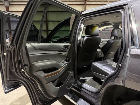 Used 2018 Chevrolet Tahoe LT w/ LT Signature Package RWD image 16
