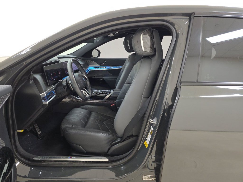 Used 2023 BMW 740i RWD image 4