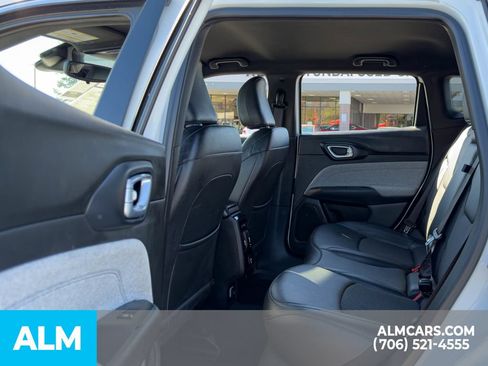 Used 2024 Jeep Compass Latitude w/ Altitude Special Edition AWD/4WD image 15