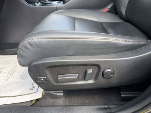 Used 2019 Toyota Highlander XLE AWD/4WD image 18