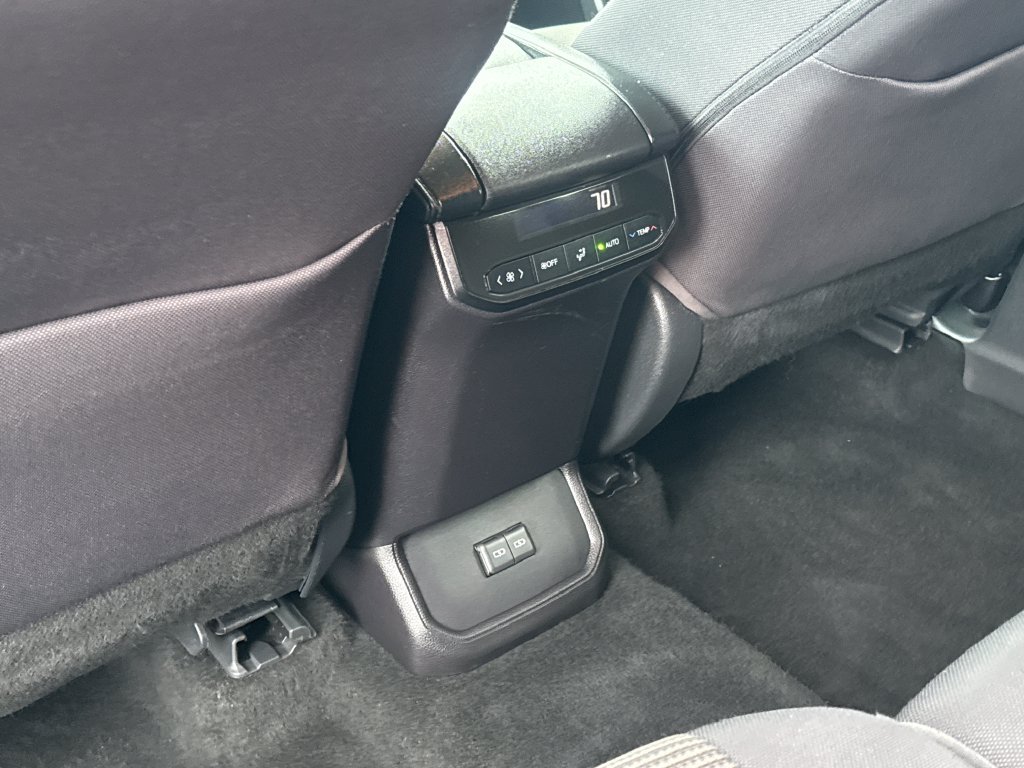 Used 2023 Toyota Highlander LE FWD image 40