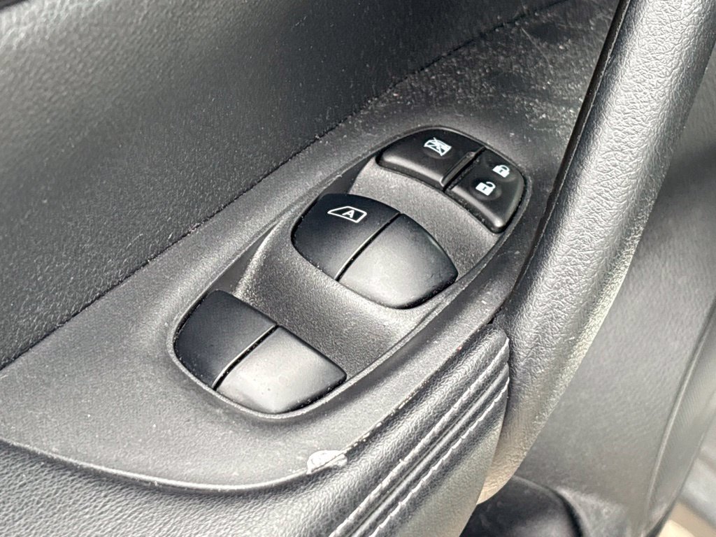 Used 2020 Nissan Rogue SV w/ Premium Package FWD image 12