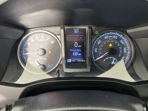 Used 2018 Toyota Tacoma TRD Off-Road image 24