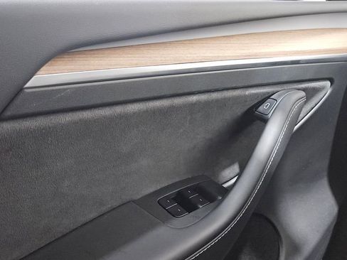 Used 2025 Tesla Model Y Long Range image 46