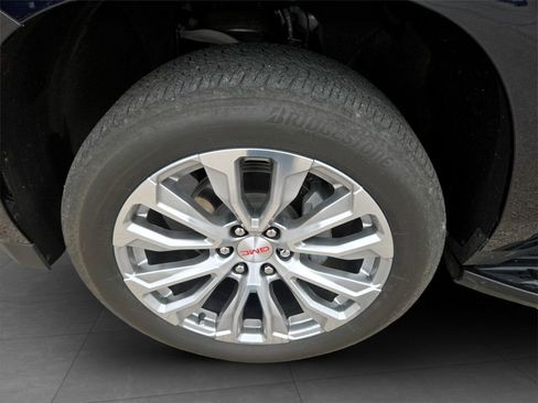 Used 2024 GMC Yukon XL Denali w/ Advanced Technology Package AWD/4WD image 30