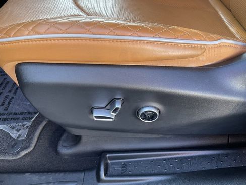 Used 2023 Chrysler Pacifica Pinnacle image 10