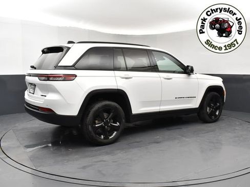 Used 2024 Jeep Grand Cherokee Limited w/ Luxury Tech Group II AWD/4WD image 6