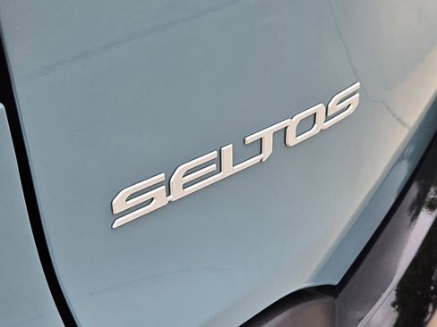 New 2026 Kia Seltos EX FWD image 8