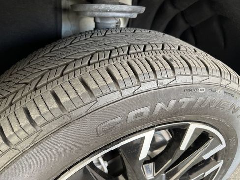 Used 2024 Chevrolet Traverse LT w/ Enhanced Driving Package FWD image 28